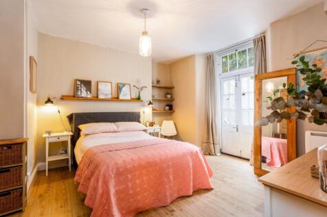 Basement Flat 277...