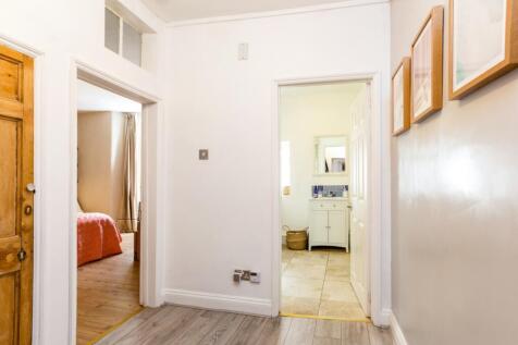 Basement Flat 277...