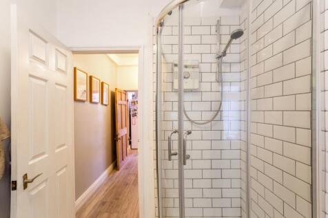 Basement Flat 277...