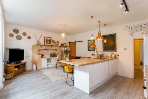 Basement Flat 277...