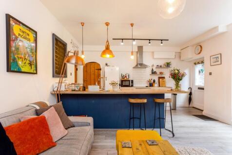 Basement Flat 277...