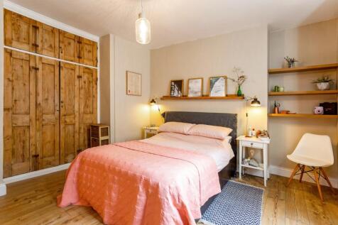 Basement Flat 277...