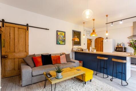 Basement Flat 277...