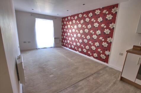 Open plan lounge ...