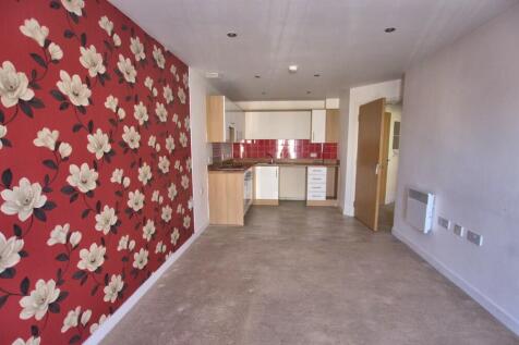 Open plan lounge ...