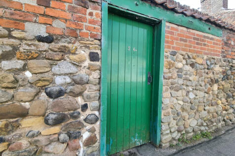 Door to garden 