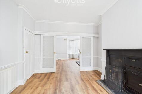Lounge / Dining R...