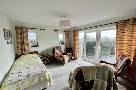 Reception Room/Bedroom