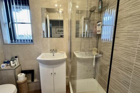 L Shape Bathroom