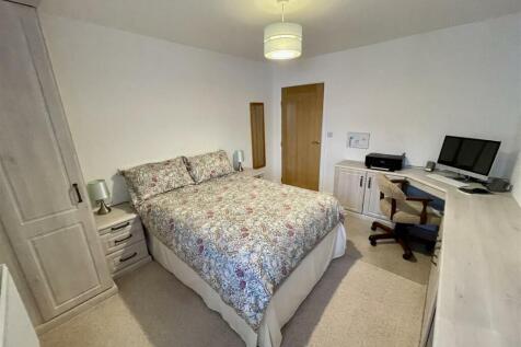 Bedroom 2/ Office