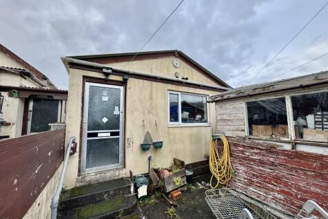 Detached garage