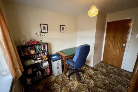 Bedroom/ Study