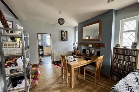 Sitting Room/Dining Room