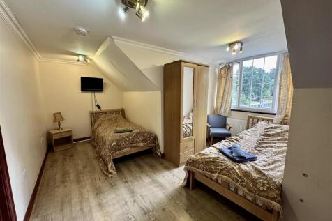 L Shape Bedroom 4