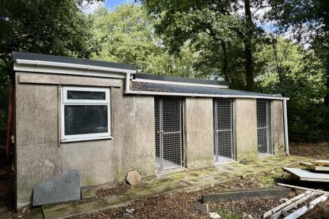 7 Dog Kennels