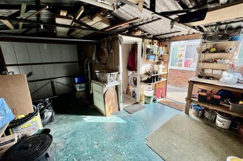 Garage/Workshop