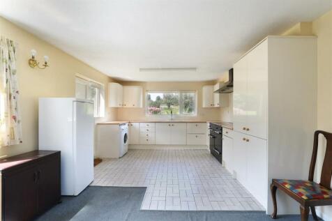 kitchen with no blue towel.jpg