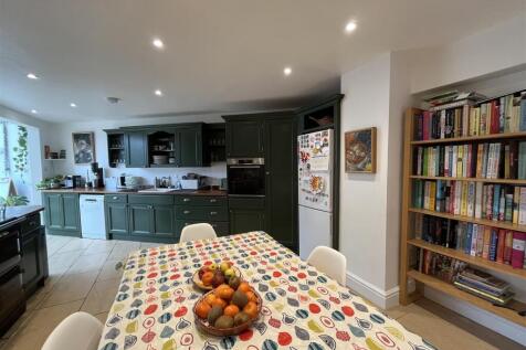 Rosare - Kitchen 3.jpg