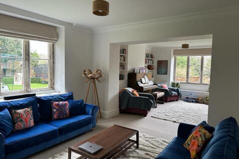 Rosare - Sitting Room 8.JPG