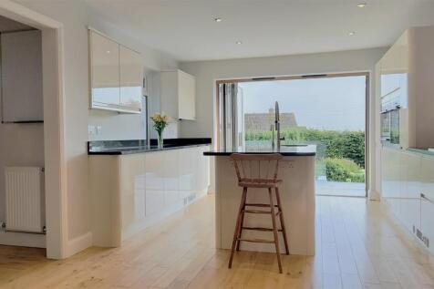 Kitchen 1.jpg