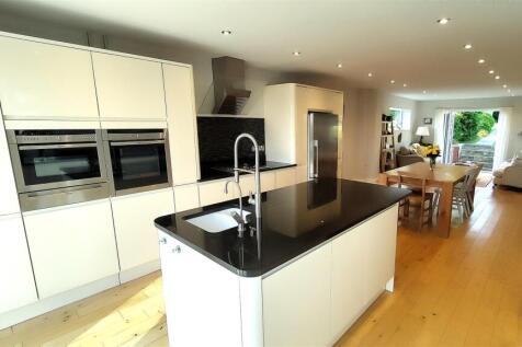 Kitchen 2.jpg
