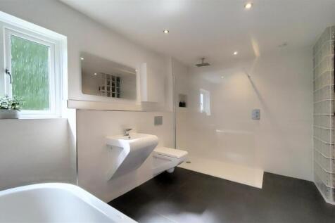 Bathroom 1.jpg
