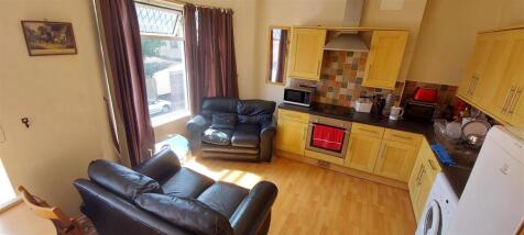 Lounge Kitchen