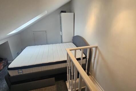 redwood bedroom 16.jpg