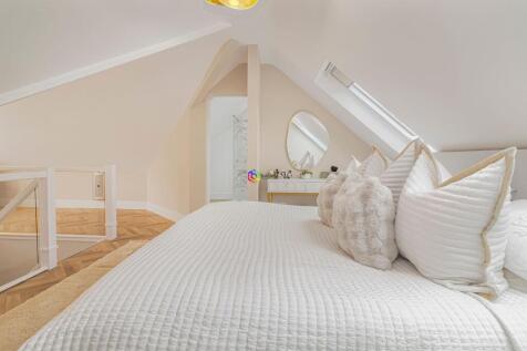 Main Bedroom Suite
