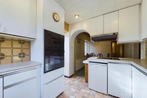 Kitchen/ Breakfast Room