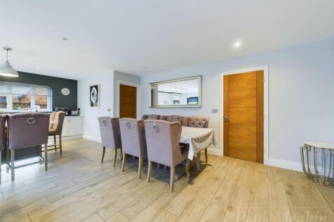 Open Plan Kitchen/ Dining Area
