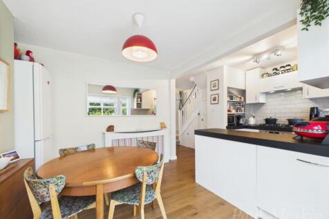 Kitchen/ Dining Room