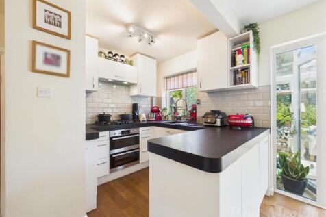Kitchen/ Dining Room