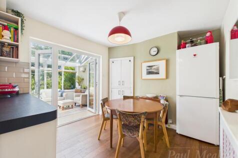 Kitchen/ Dining Room