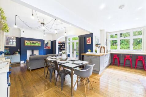 Kitchen Breakfast/ Living area