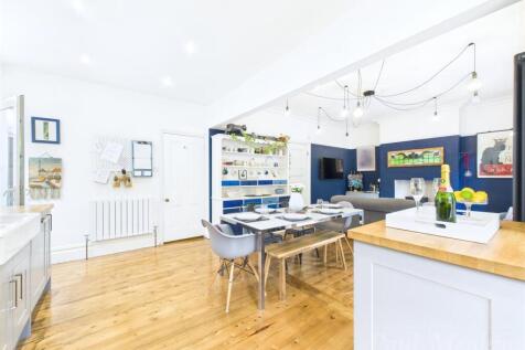 Kitchen Breakfast/ Living area
