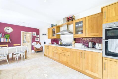 Kitchen/ Breakfast Room