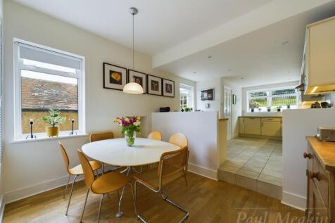 Kitchen/ Breakfast Room