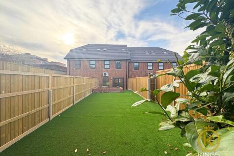 6 Carpenter Close...