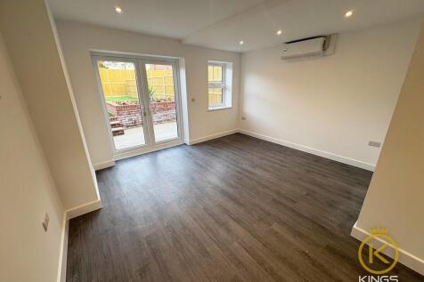 6 Carpenter Close...