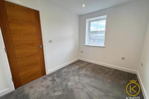 6 Carpenter Close...