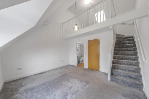 Principal bedroom...