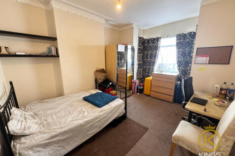 12 BRITANNIA ROAD...