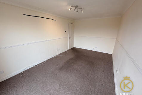 7 RHYS COURT (4)