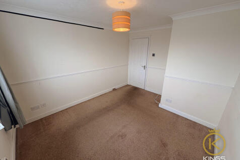 7 RHYS COURT (2)
