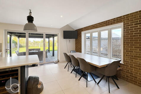 20251028_10260282...