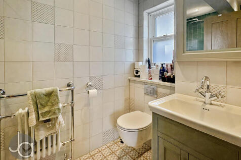 20251028_10301784...