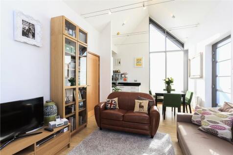 Sitting/dining area