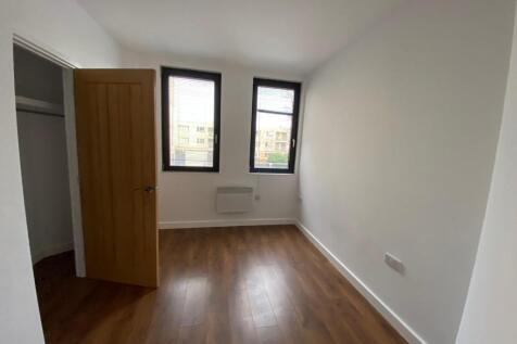 Bedroom 1 &#43;wardrobe