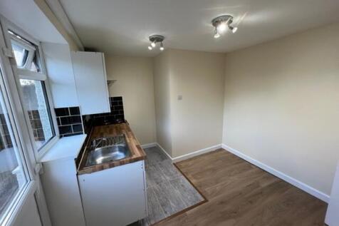 Flat B kitchen/livin